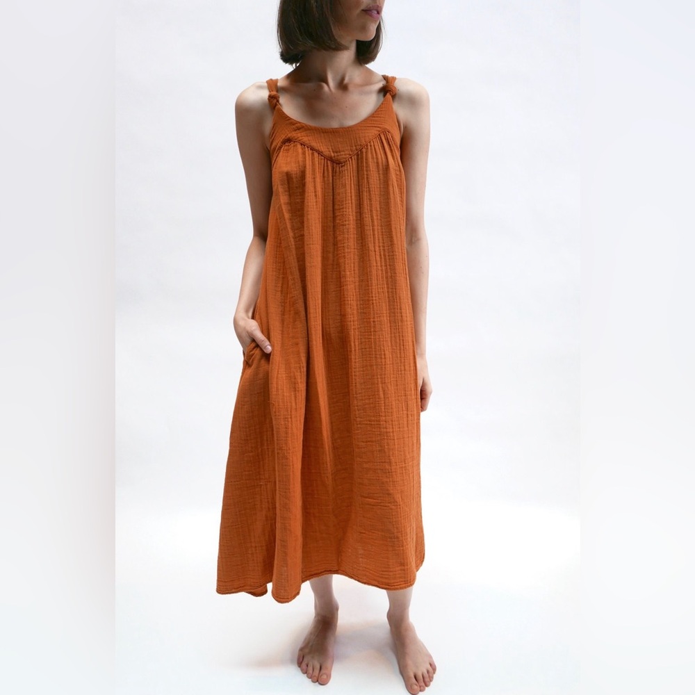 XiRENA Rumi Maxi Dress in Beehive
